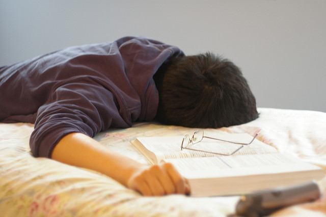 نتيجة بحث الصور عن ‪sleeping studying‬‏
